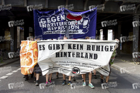 Gegen Lager, Asylgesetz und Nazibanden Demo in Berlin