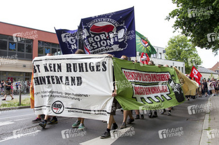 Gegen Lager, Asylgesetz und Nazibanden Demo in Berlin
