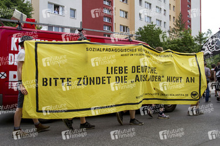 Gegen Lager, Asylgesetz und Nazibanden Demo in Berlin