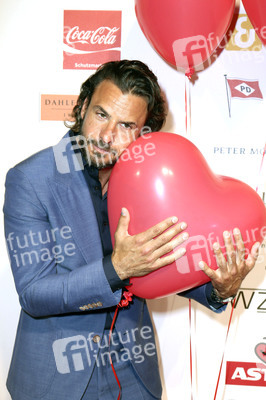 Charity Gala 'Das kleine Herz im Zentrum' in Hamburg