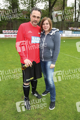 Charity-Fußballspiel 'Kicken mit Herz' in Hamburg