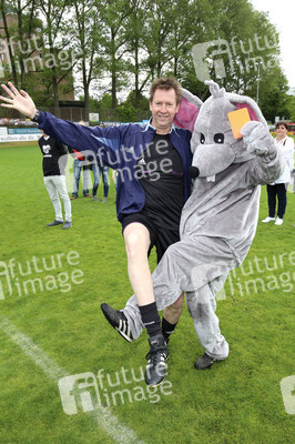 Charity-Fußballspiel 'Kicken mit Herz' in Hamburg
