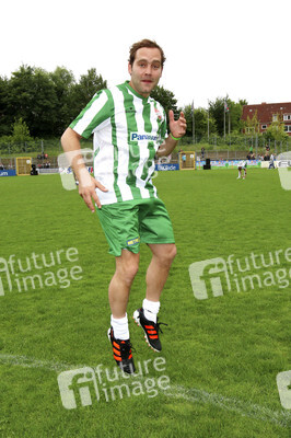 Charity-Fußballspiel 'Kicken mit Herz' in Hamburg
