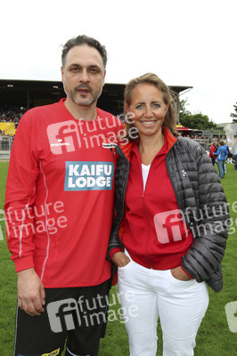 Charity-Fußballspiel 'Kicken mit Herz' in Hamburg