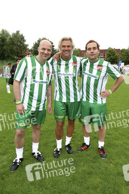 Charity-Fußballspiel 'Kicken mit Herz' in Hamburg