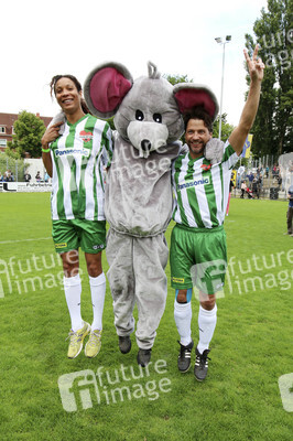 Charity-Fußballspiel 'Kicken mit Herz' in Hamburg