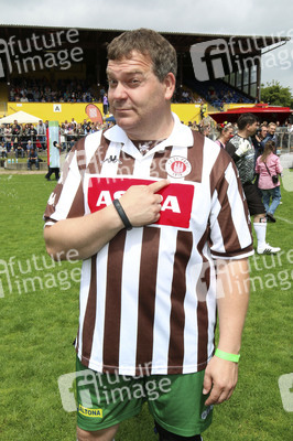 Charity-Fußballspiel 'Kicken mit Herz' in Hamburg