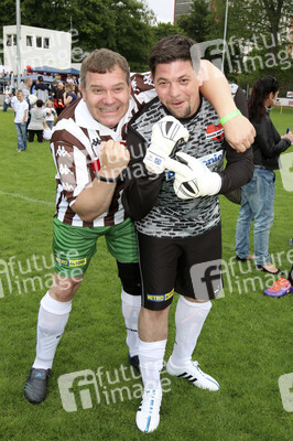 Charity-Fußballspiel 'Kicken mit Herz' in Hamburg