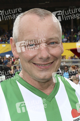 Charity-Fußballspiel 'Kicken mit Herz' in Hamburg