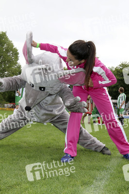 Charity-Fußballspiel 'Kicken mit Herz' in Hamburg