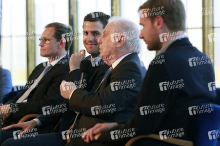Pressekonferenz zur Vorstellung einer neuen Intendanz für die Staatsoper im Schiller Theater in Berlin