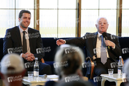 Pressekonferenz zur Vorstellung einer neuen Intendanz für die Staatsoper im Schiller Theater in Berlin