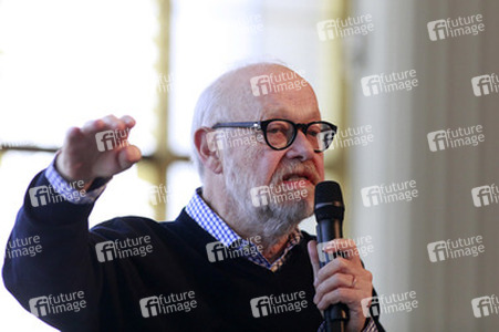 Pressekonferenz zur Vorstellung einer neuen Intendanz für die Staatsoper im Schiller Theater in Berlin