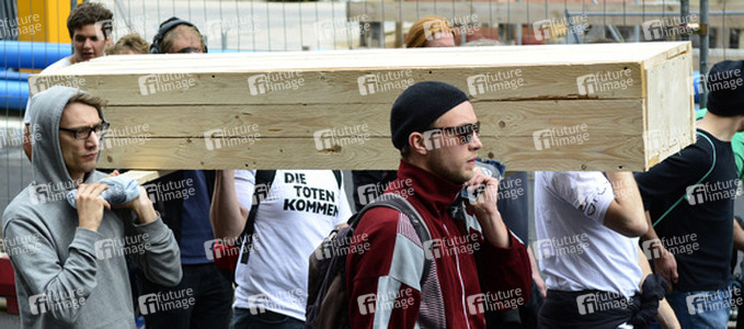 Die Toten kommen! - Der Marsch der Unentschlossenen in Berlin