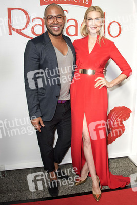 Kelly Rutherford mit ihrem Designer