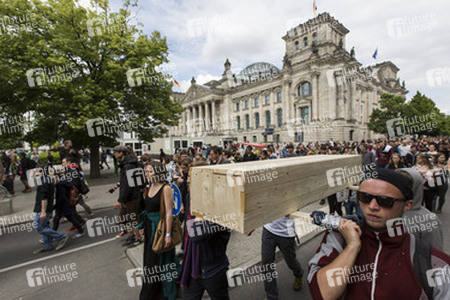 Die Toten kommen! - Der Marsch der Unentschlossenen in Berlin