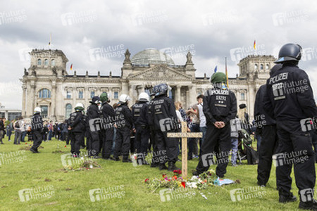 Die Toten kommen! - Der Marsch der Unentschlossenen in Berlin