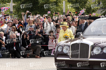 Queen Elisabeth II. besucht das Brandenburger Tor