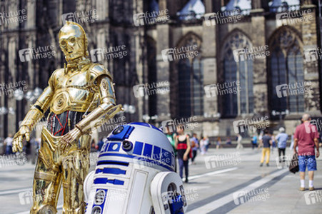 C-3PO und R2-D2 am Kölner Dom