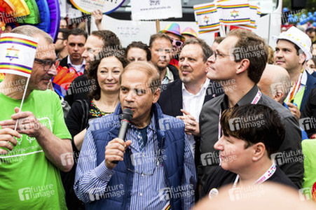Parade zum 37. Christopher Street Day in Berlin