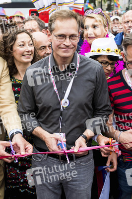Parade zum 37. Christopher Street Day in Berlin