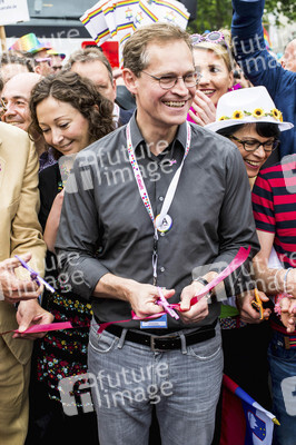 Parade zum 37. Christopher Street Day in Berlin