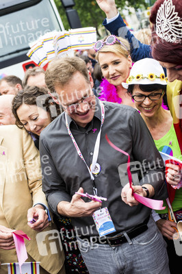 Parade zum 37. Christopher Street Day in Berlin