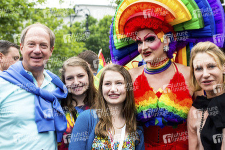 Parade zum 37. Christopher Street Day in Berlin