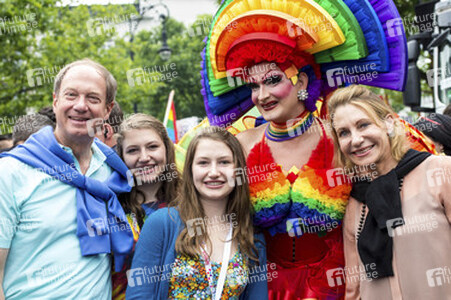 Parade zum 37. Christopher Street Day in Berlin