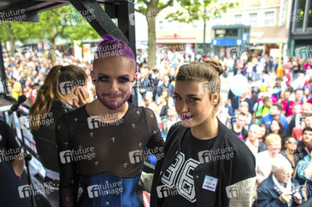 Parade zum 37. Christopher Street Day in Berlin