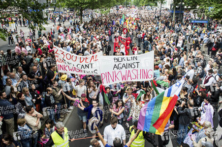 Parade zum 37. Christopher Street Day in Berlin