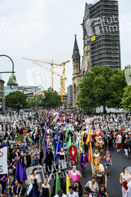 Parade zum 37. Christopher Street Day in Berlin