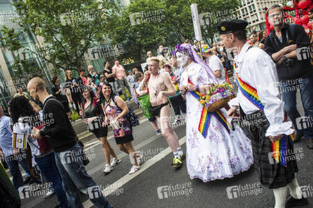Parade zum 37. Christopher Street Day in Berlin