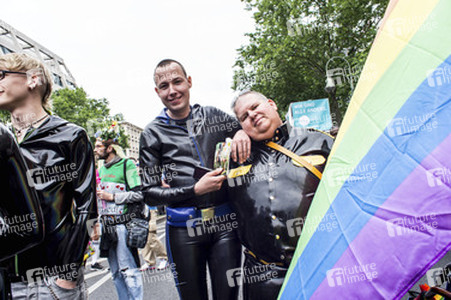 Parade zum 37. Christopher Street Day in Berlin