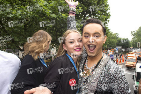 Parade zum 37. Christopher Street Day in Berlin