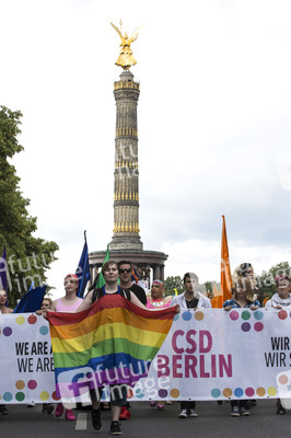 Parade zum 37. Christopher Street Day in Berlin