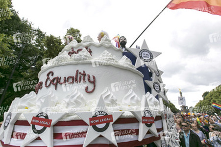 Parade zum 37. Christopher Street Day in Berlin