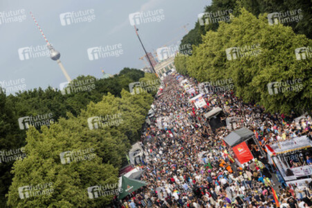 Parade zum 37. Christopher Street Day in Berlin