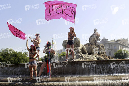 Femen Protest gegen das Knebelgesetz  'Ley Mordaza' in Madrid