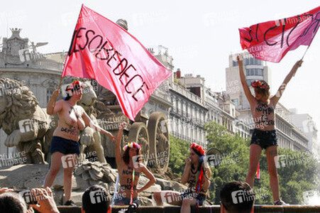 Femen Protest gegen das Knebelgesetz 'Ley Mordaza' in Madrid