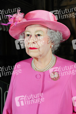 Präsentation der Queen Elisabeth Wachsfigur in Hamburg