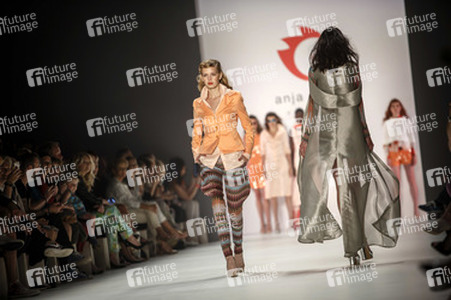 Anja Gockel Fashion Show auf der Mercedes-Benz Week Spring/Summer 2016