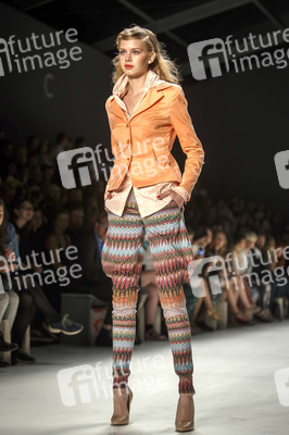 Anja Gockel Fashion Show auf der Mercedes-Benz Week Spring/Summer 2016