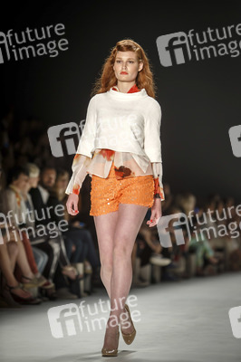 Anja Gockel Fashion Show auf der Mercedes-Benz Week Spring/Summer 2016