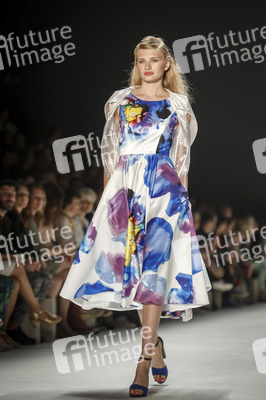 Anja Gockel Fashion Show auf der Mercedes-Benz Week Spring/Summer 2016