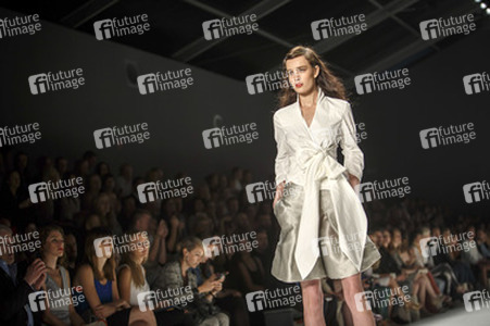 Anja Gockel Fashion Show auf der Mercedes-Benz Week Spring/Summer 2016