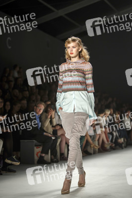 Anja Gockel Fashion Show auf der Mercedes-Benz Week Spring/Summer 2016