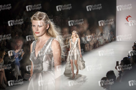 Anja Gockel Fashion Show auf der Mercedes-Benz Week Spring/Summer 2016