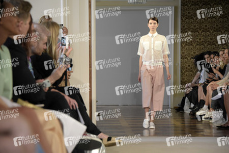 Hien Le Fashion Show auf der Berlin Fashion Week Spring/Summer 2016