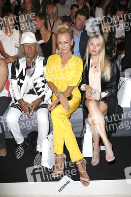 Dimitri Fashion Show auf der Mercedes-Benz Fashion Week Spring/Summer 2016